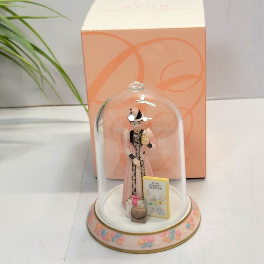 2004 Avon Mrs Albee Mini Figurine Presidents Club Award Porcelain Dome Vintage